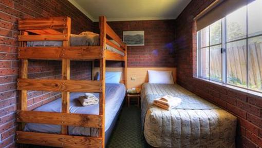фото отеля Tanjil Motor Inn