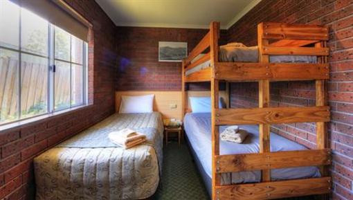 фото отеля Tanjil Motor Inn