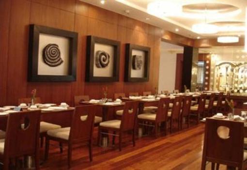 фото отеля Ramada Plaza JHV Varanasi