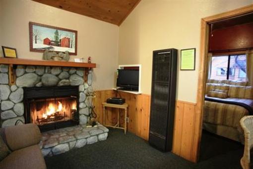 фото отеля Sleepy Hollow Cabins and Motel