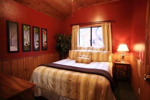 фото отеля Sleepy Hollow Cabins and Motel