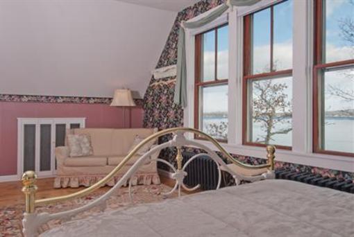 фото отеля The Lake House at Ferry Point