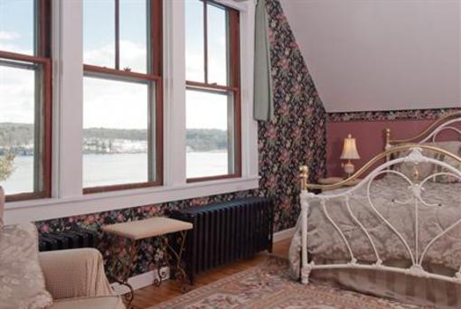 фото отеля The Lake House at Ferry Point