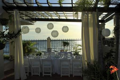 фото отеля Tres Sirenas Beach Inn