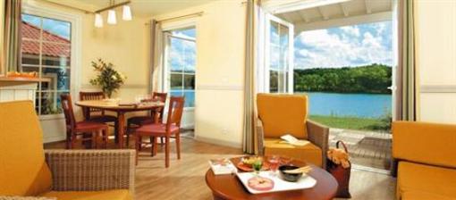 фото отеля Center Parcs Domaine Du Lac d'Ailette Hotel Chamouille