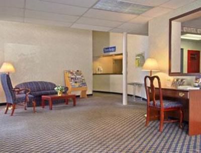 фото отеля Travelodge Lakewood