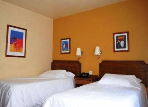 фото отеля Longshoot Hotel Nuneaton