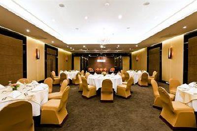 фото отеля Royal Princess Larn Luang