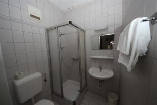 фото отеля Hotel Kleinmunchen Garni