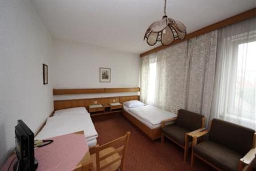 фото отеля Hotel Kleinmunchen Garni