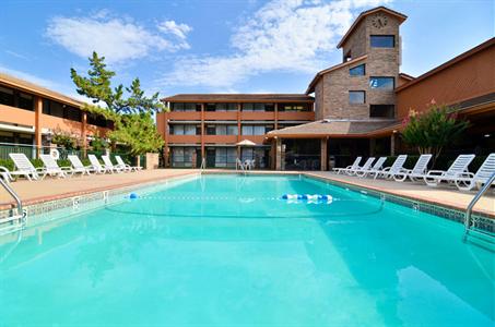 фото отеля BEST WESTERN PLUS Saddleback Inn and Conference Center