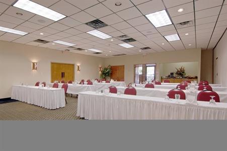 фото отеля BEST WESTERN PLUS Saddleback Inn and Conference Center