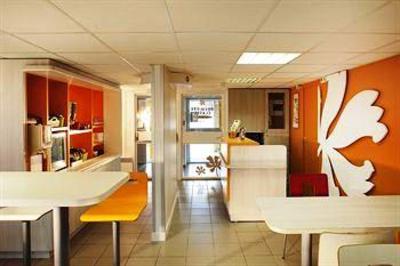 фото отеля Premiere Classe Valenciennes Ouest - Petite-Foret