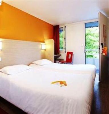 фото отеля Premiere Classe Valenciennes Ouest - Petite-Foret