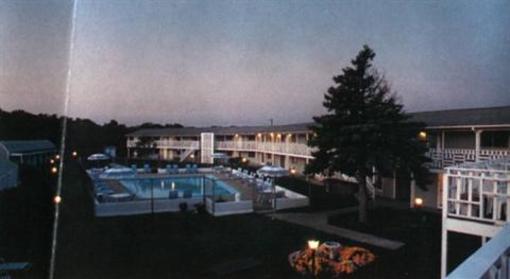 фото отеля Village Green Motel