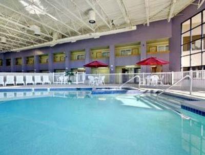 фото отеля Howard Johnson Hotel East Lansing