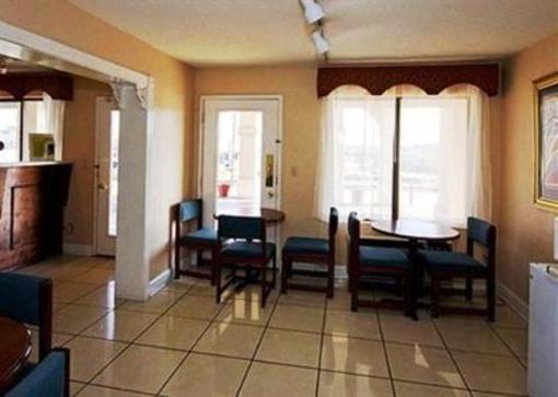 фото отеля Econo Lodge North Ridgeland