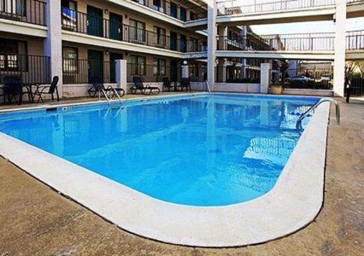 фото отеля Econo Lodge North Ridgeland