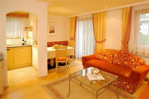 фото отеля Renberg Appartements Pension Maria Alm am Steinernen Meer