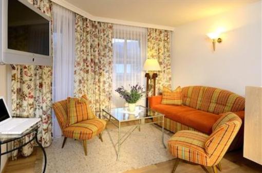 фото отеля Renberg Appartements Pension Maria Alm am Steinernen Meer