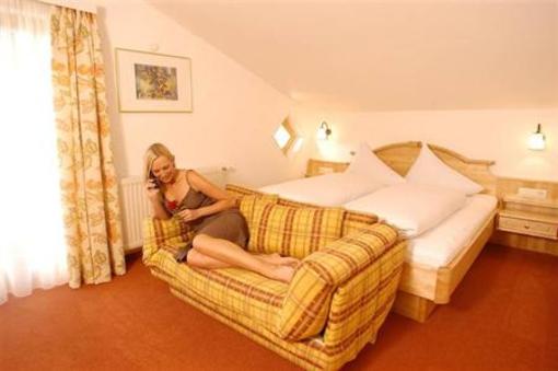фото отеля Renberg Appartements Pension Maria Alm am Steinernen Meer