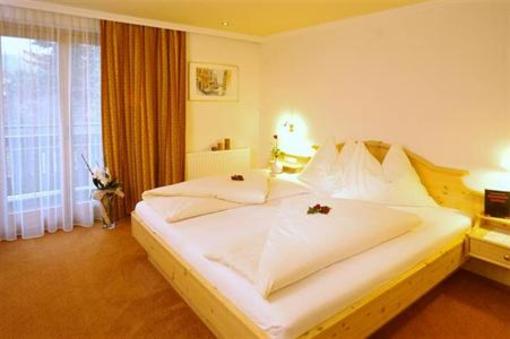 фото отеля Renberg Appartements Pension Maria Alm am Steinernen Meer