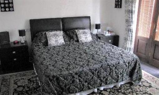 фото отеля Liongate House Bed and Breakfast Yeovil
