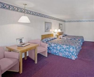 фото отеля Americas Best Value Inn Mackinaw City