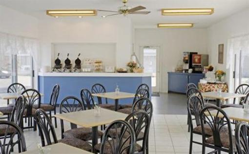 фото отеля Americas Best Value Inn Mackinaw City