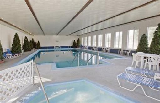 фото отеля Americas Best Value Inn Mackinaw City