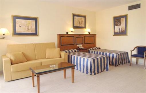 фото отеля Pyr Aparthotel Fuengirola