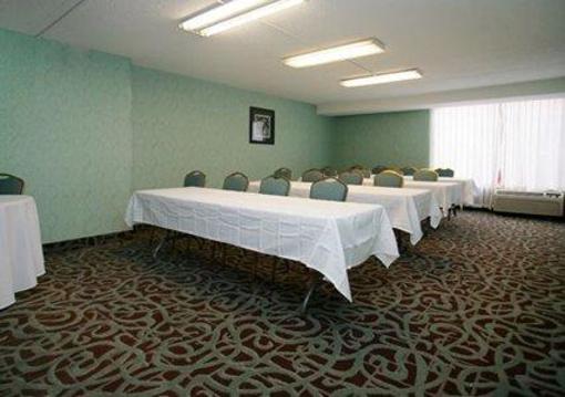 фото отеля Quality Inn Terre Haute