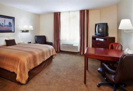 фото отеля Candlewood Suites Overland Park