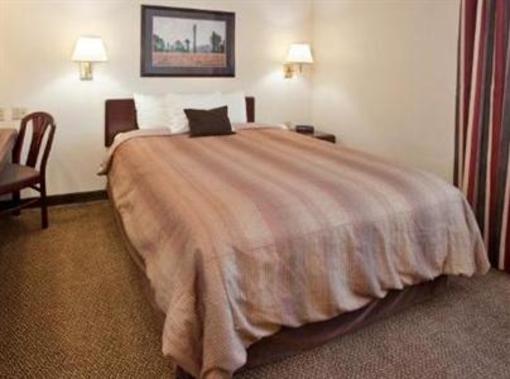 фото отеля Candlewood Suites Overland Park