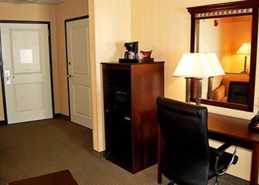 фото отеля Comfort Suites Speedway Kansas City (Kansas)