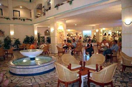фото отеля Sandy Beach Hotel & Family Suites
