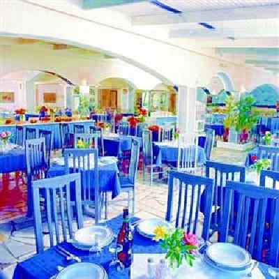 фото отеля Sandy Beach Hotel & Family Suites