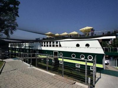 фото отеля Golfyacht Botel Prague
