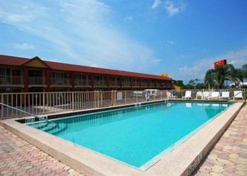 фото отеля Econo Lodge Maingate Central