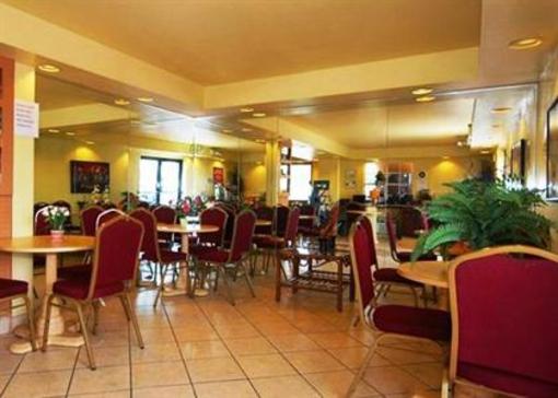 фото отеля Econo Lodge Maingate Central