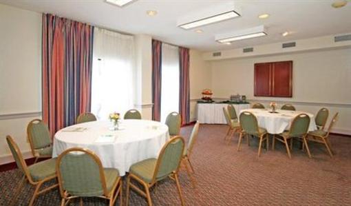 фото отеля Holiday Inn Wilmington (North Carolina)