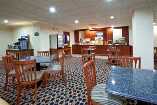 фото отеля Holiday Inn Express Hotel & Suites Murray