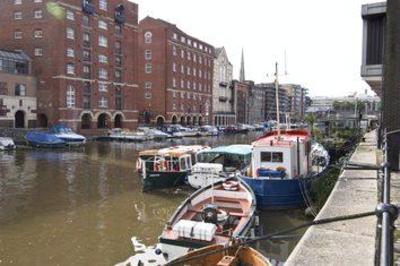 фото отеля Premier Inn Bristol City Centre King St