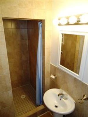 фото отеля Hotel Bon Accueil Montreal