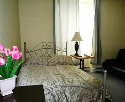 фото отеля Hotel Bon Accueil Montreal