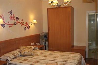 фото отеля Hostal Madrid Gran Via 63