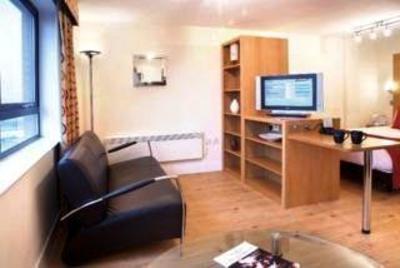 фото отеля Roomzzz Aparthotel City West