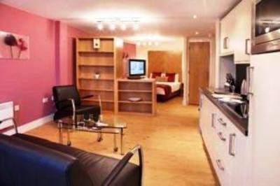 фото отеля Roomzzz Aparthotel City West