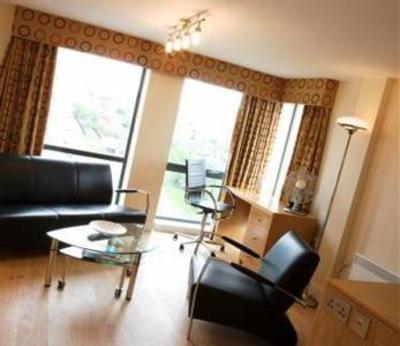 фото отеля Roomzzz Aparthotel City West