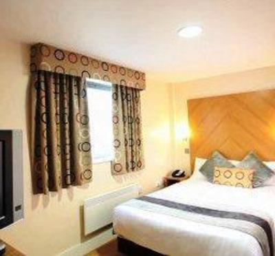 фото отеля Roomzzz Aparthotel City West